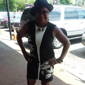 Meet your Posher, Twila